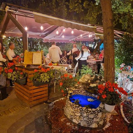 Restoran Orijent 5 Aparthotel Sombor Bagian luar foto