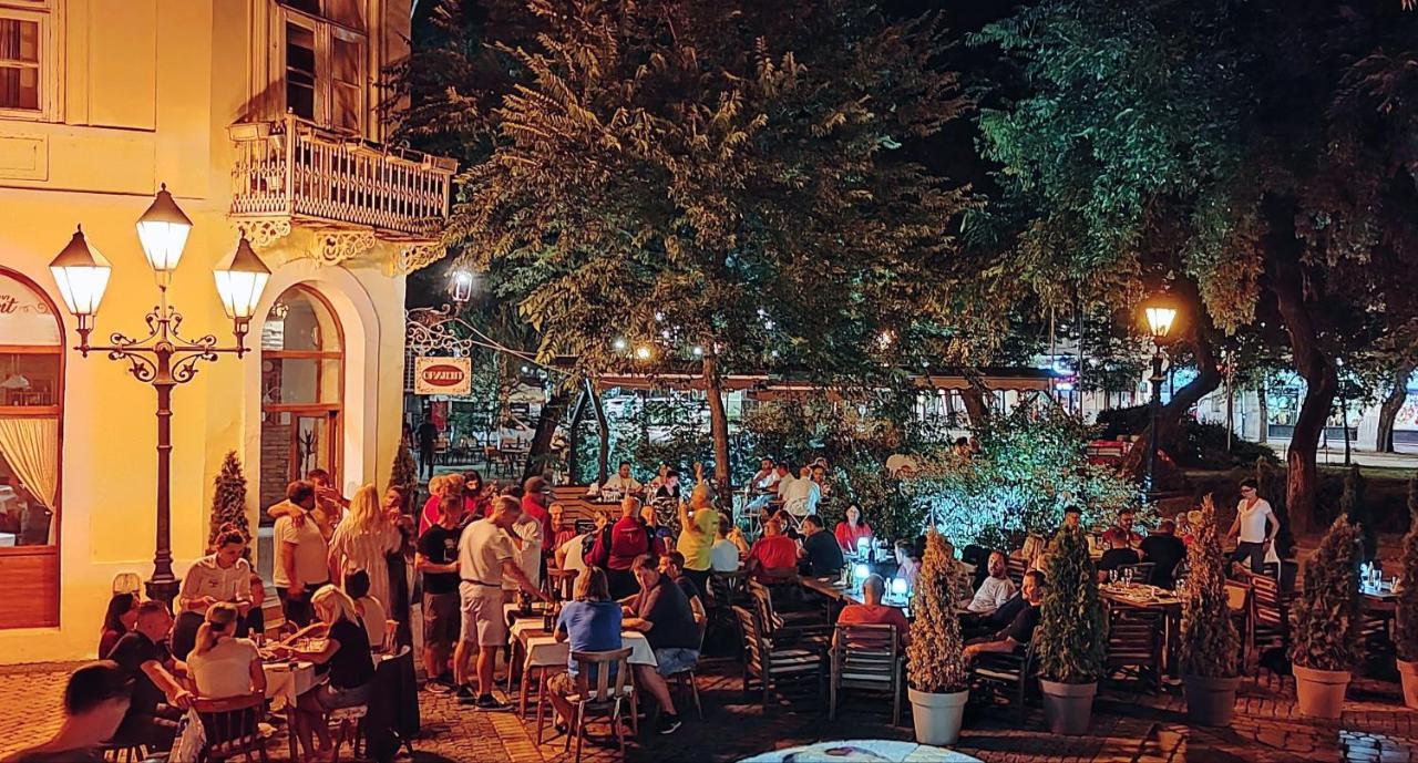 Restoran Orijent 5 Aparthotel Sombor Bagian luar foto