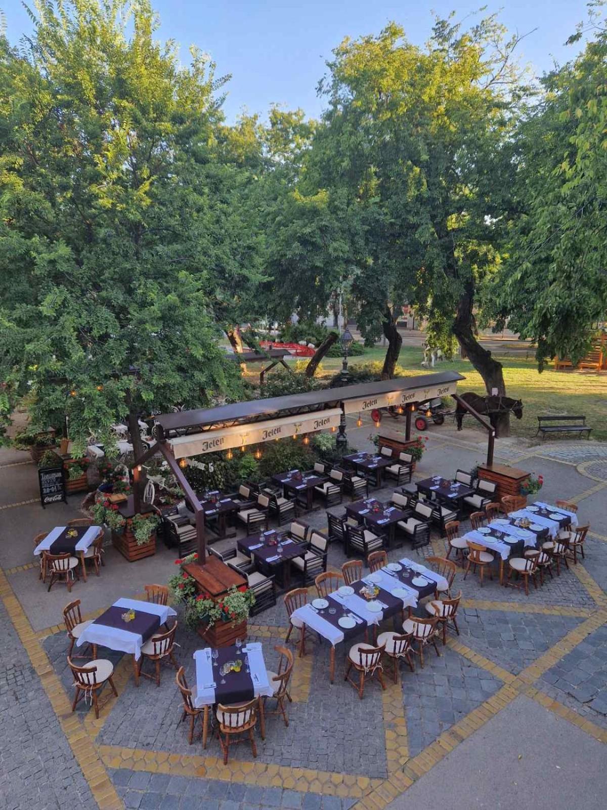 Restoran Orijent 5 Aparthotel Sombor Bagian luar foto