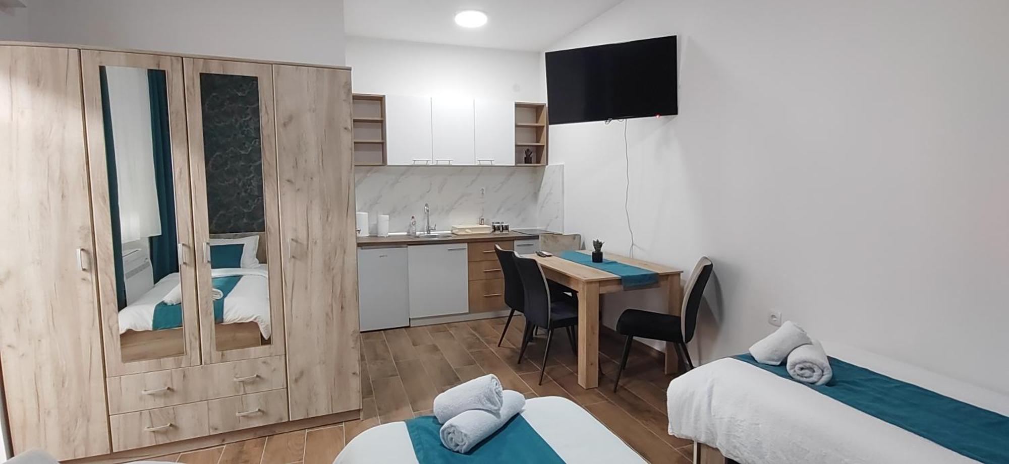 Restoran Orijent 5 Aparthotel Sombor Bagian luar foto